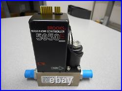 Brooks Instruments 5850e Series Mass Flow Controller Gas He Range 500 Sccm