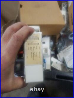 Siebe MNL-V2R I/A Series VAV Controller. New. Open Box